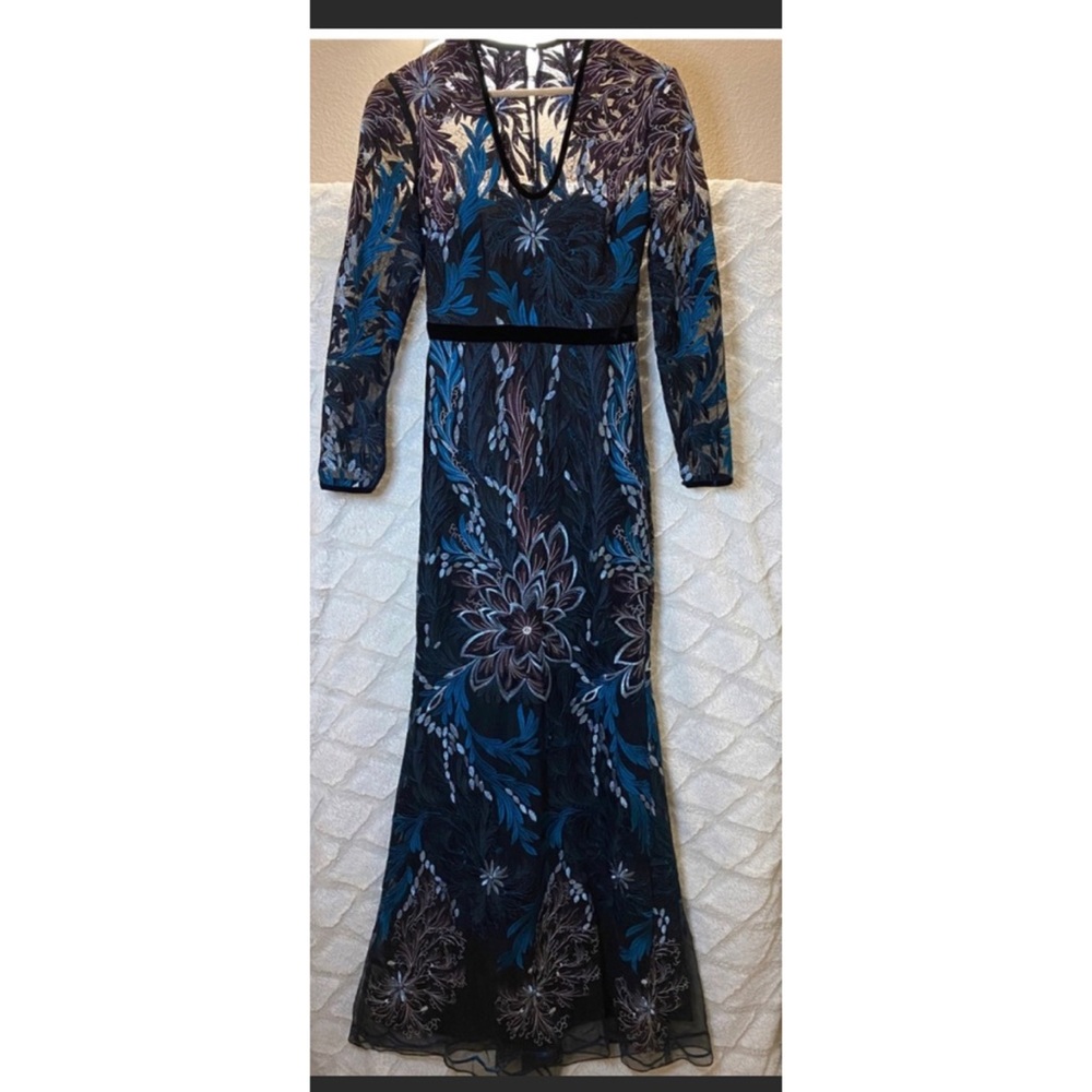 BADGLEY MISCHKA GOWN SIZE 2 style EG2512 NWT